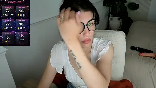charlieangella online show from May 5, 2026, 6:43 am