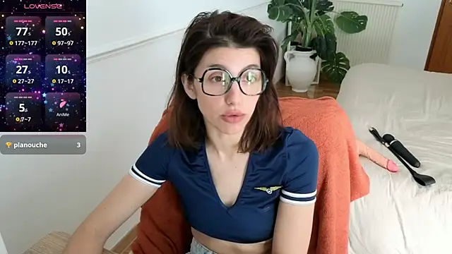charlieangella online show from May 7, 2026, 6:52 am
