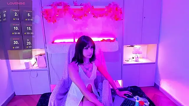 TomieDark  online show from May 8, 2026, 3:56 am