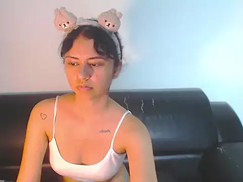 BellaLuxxs online show from May 16, 2026, 12:51 am