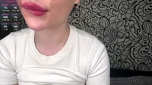Snapshot of CrystalMuze chatting on June 15, 2026, 1:46 pm CrystalMuze online show from June 15, 2026, 1:46 pm