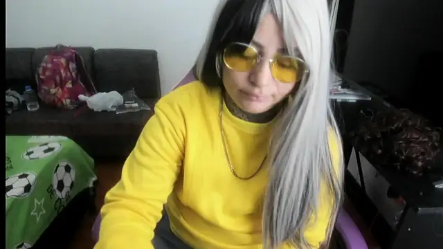 romina23 online show from May 17, 2026, 9:22 pm