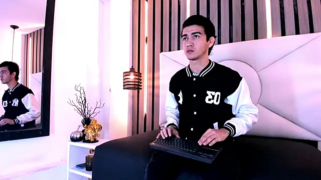 Feiccer Castquer online show from May 3, 2026, 11:16 am