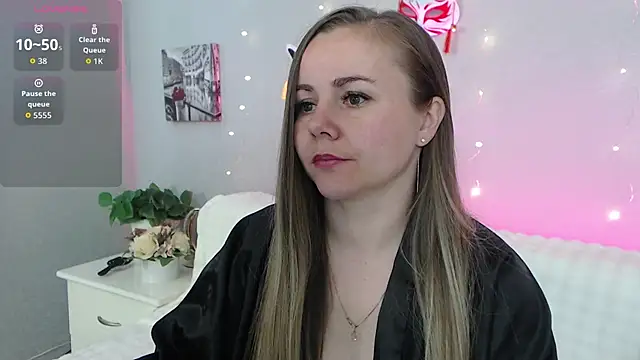 MeryCheris online show from May 12, 2026, 12:24 pm