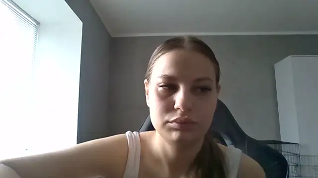  Linsyy ee  online show from May 10, 2026, 9:36 am