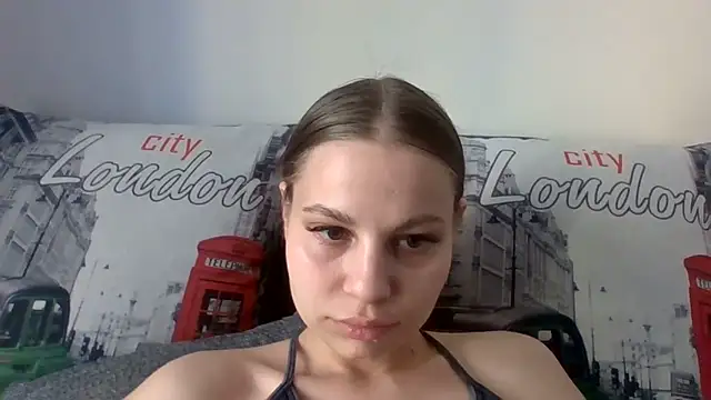 Linsyy ee  online show from May 16, 2026, 1:54 pm