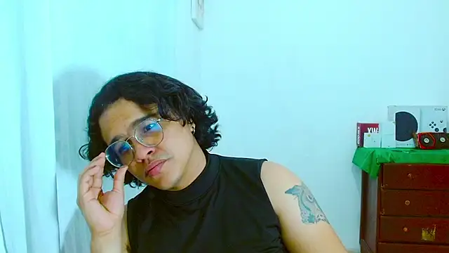 Snapshot of Diane_exotic chatting on July 15, 2026, 12:49 am Diane exotic online show from July 15, 2026, 12:49 am