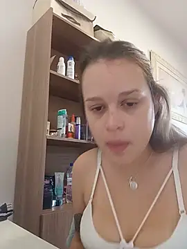 LunnaKitten online show from July 21, 2026, 4:42 pm