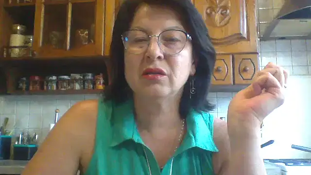 Snapshot of Fiona06 chatting on May 17, 2026, 2:35 pm Fiona06 online show from May 17, 2026, 2:35 pm