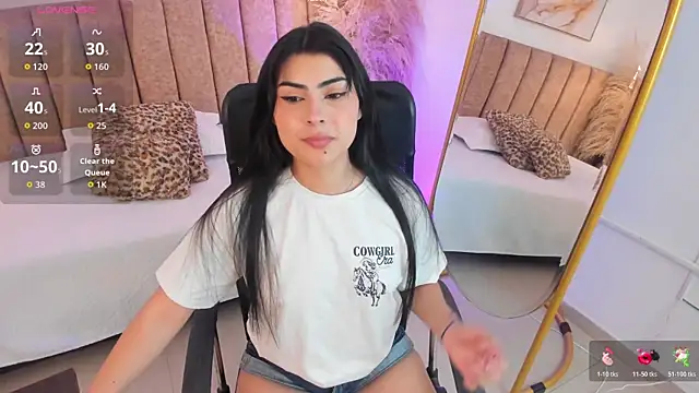 SofiVelvet  online show from May 4, 2026, 1:29 pm