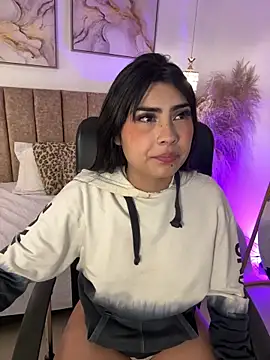 SofiVelvet  online show from May 13, 2026, 12:57 pm