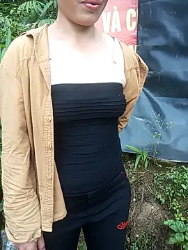 anhphi01 online show from April 26, 2026, 8:23 am