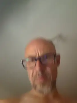 Snapshot of raphaelue chatting on June 6, 2026, 10:03 pm raphaelue online show from June 6, 2026, 10:03 pm
