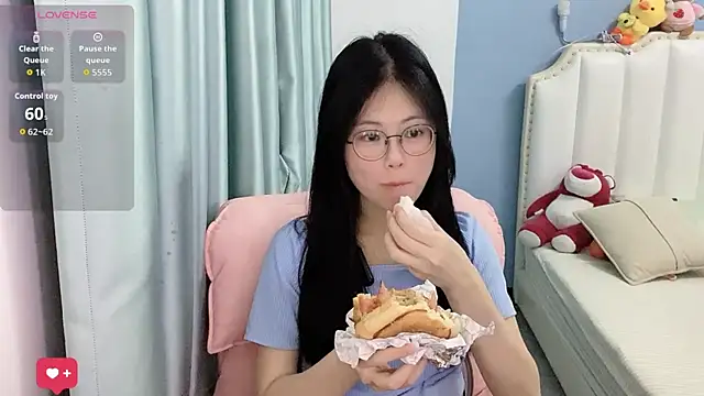 Snapshot of Luna-666 chatting on July 2, 2026, 2:12 pm Luna-666 online show from July 2, 2026, 2:12 pm
