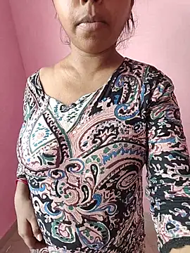 Hot-tresha online show from May 16, 2026, 8:33 am