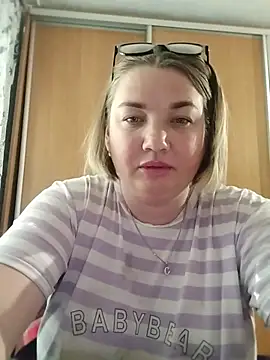 MiyaOlliver online show from June 5, 2026, 3:51 pm