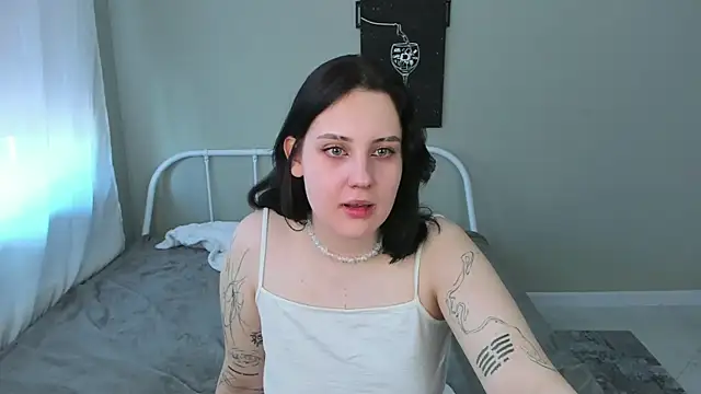 MollyKasaguno online show from April 30, 2026, 6:09 am