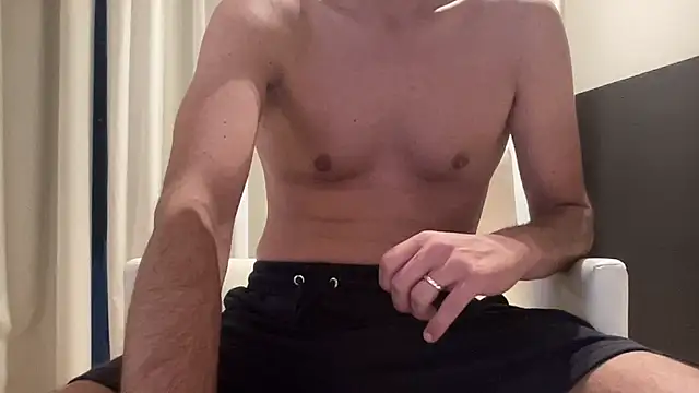 Riccardo86xx online show from May 7, 2026, 3:45 am
