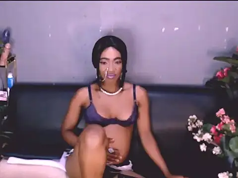 LolaSavageXO online show from May 15, 2026, 9:22 pm