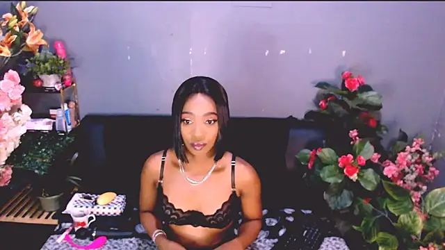 LolaSavageXO online show from May 22, 2026, 6:46 pm