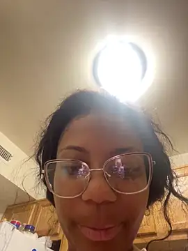 HoneyXeek online show from April 28, 2026, 3:22 am