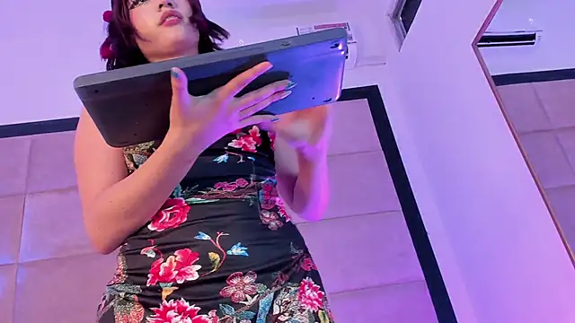 HikariBloom online show from May 14, 2026, 9:32 pm