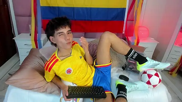 Snapshot of christopher_robin4 chatting on June 11, 2026, 7:34 pm christopher robin4 online show from June 11, 2026, 7:34 pm