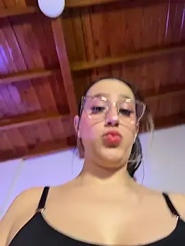 Snapshot of RenataVelasquez chatting on July 13, 2026, 4:15 am RenataVelasquez online show from July 13, 2026, 4:15 am
