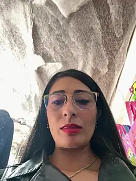 IsabellaMariet online show from June 26, 2026, 3:27 pm