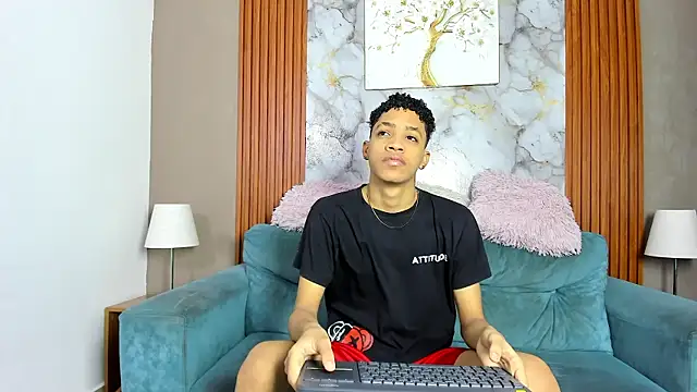 LOVE GUYS1 online show from May 20, 2026, 1:17 pm