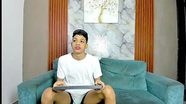 LOVE GUYS1 online show from May 27, 2026, 1:19 pm