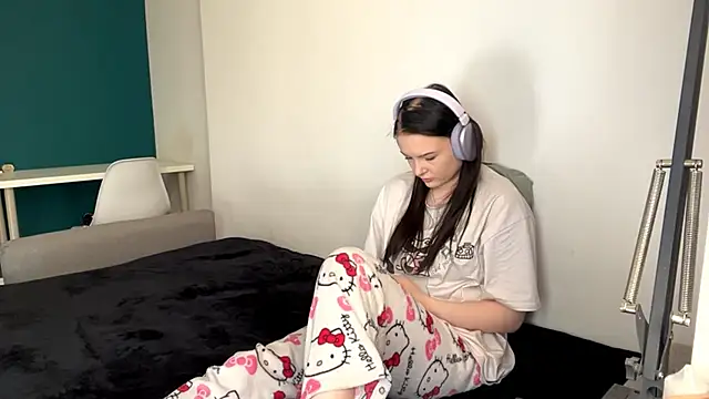AmbientInvalid online show from May 1, 2026, 1:05 pm