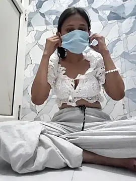 sassyygurl online show from May 8, 2026, 3:06 pm