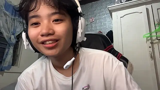 SusannahDiffee online show from April 30, 2026, 1:17 pm