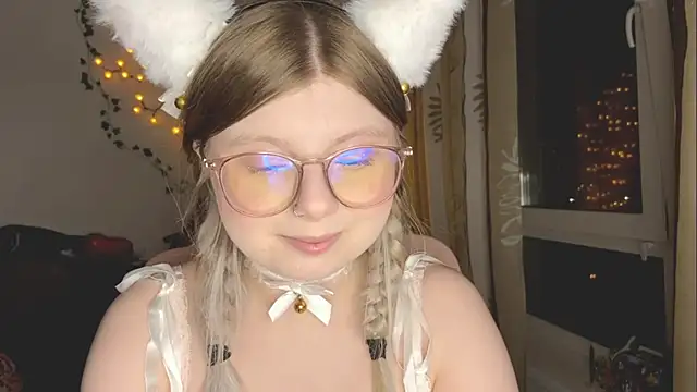 Snapshot of YukiBlush chatting on June 16, 2026, 8:22 pm YukiBlush online show from June 16, 2026, 8:22 pm