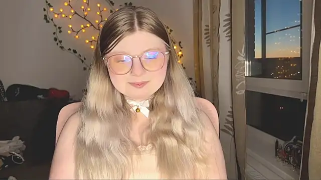 Snapshot of YukiBlush chatting on June 18, 2026, 10:03 pm YukiBlush online show from June 18, 2026, 10:03 pm