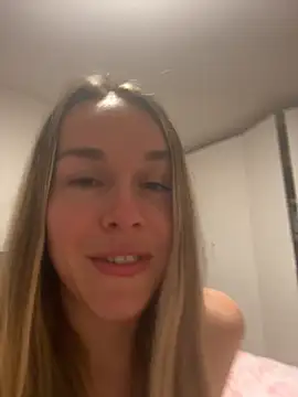 Naomi-Smile online show from April 30, 2026, 8:04 pm