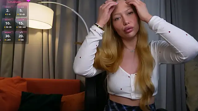 Snapshot of _Mila_Luna_ chatting on June 13, 2026, 9:02 pm Mila Luna online show from June 13, 2026, 9:02 pm