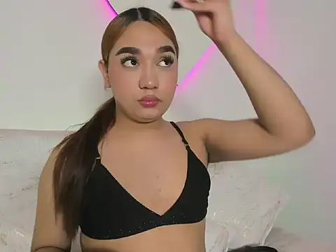 LiaCampbell  online show from May 18, 2026, 7:52 pm