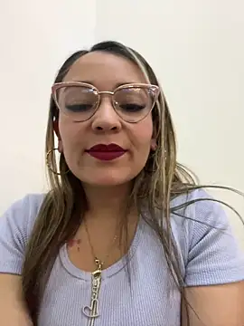 kimismile0414 online show from May 5, 2026, 1:13 am