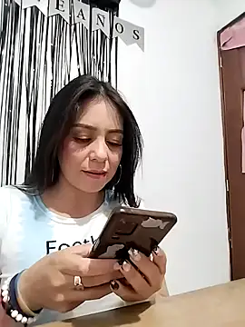 Gatita-fiufiu online show from May 1, 2026, 3:33 am