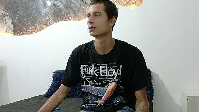 Snapshot of cameronsilverman chatting on June 15, 2026, 9:06 pm cameronsilverman online show from June 15, 2026, 9:06 pm
