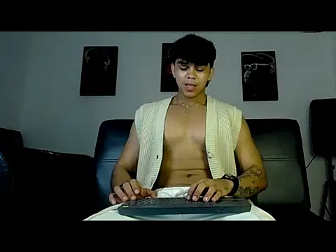 Snapshot of noahprada chatting on May 6, 2026, 3:57 am noahprada online show from May 6, 2026, 3:57 am