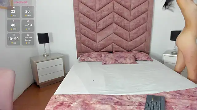 CoralRuiz online show from May 24, 2026, 8:14 pm