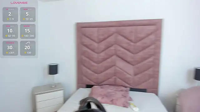 CoralRuiz online show from May 29, 2026, 8:40 pm