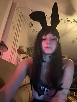 CuteLolaa online show from May 6, 2026, 8:03 pm