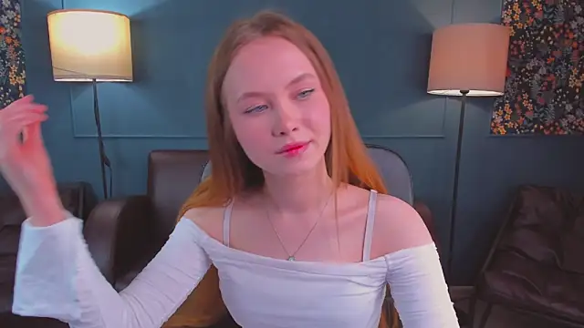 FloraLarsson online show from May 3, 2026, 10:43 am