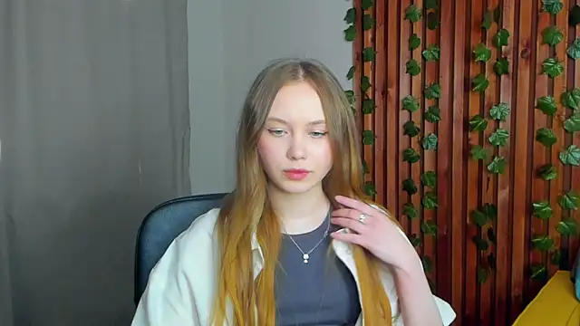 FloraLarsson online show from May 27, 2026, 3:25 am