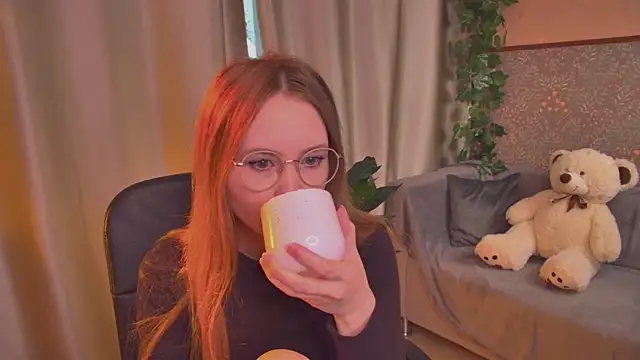 FloraLarsson online show from June 8, 2026, 10:26 am