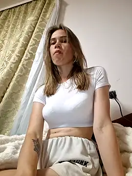Lisahoppii online show from May 21, 2026, 6:04 pm